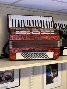 Galotta 96 bas / 3 korig Dit is een consignatie accordeon. 