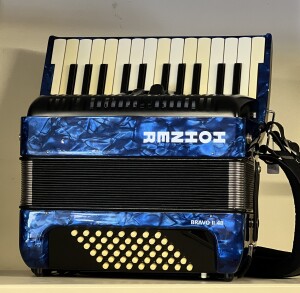 Hohner Bravo II 48 bas/ 2 korig Dit is een consignatie accordeon.